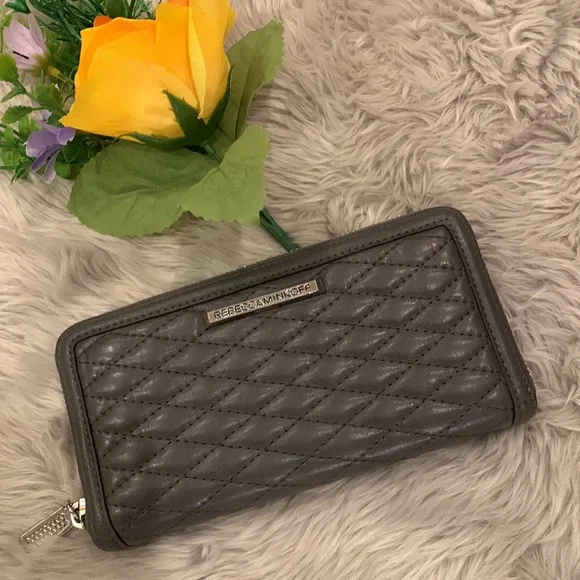 🌹VINTAGE Rebecca Minkoff • Beautiful Gray Quilted Leather Large Zip Wallet - Picture 1 of 16